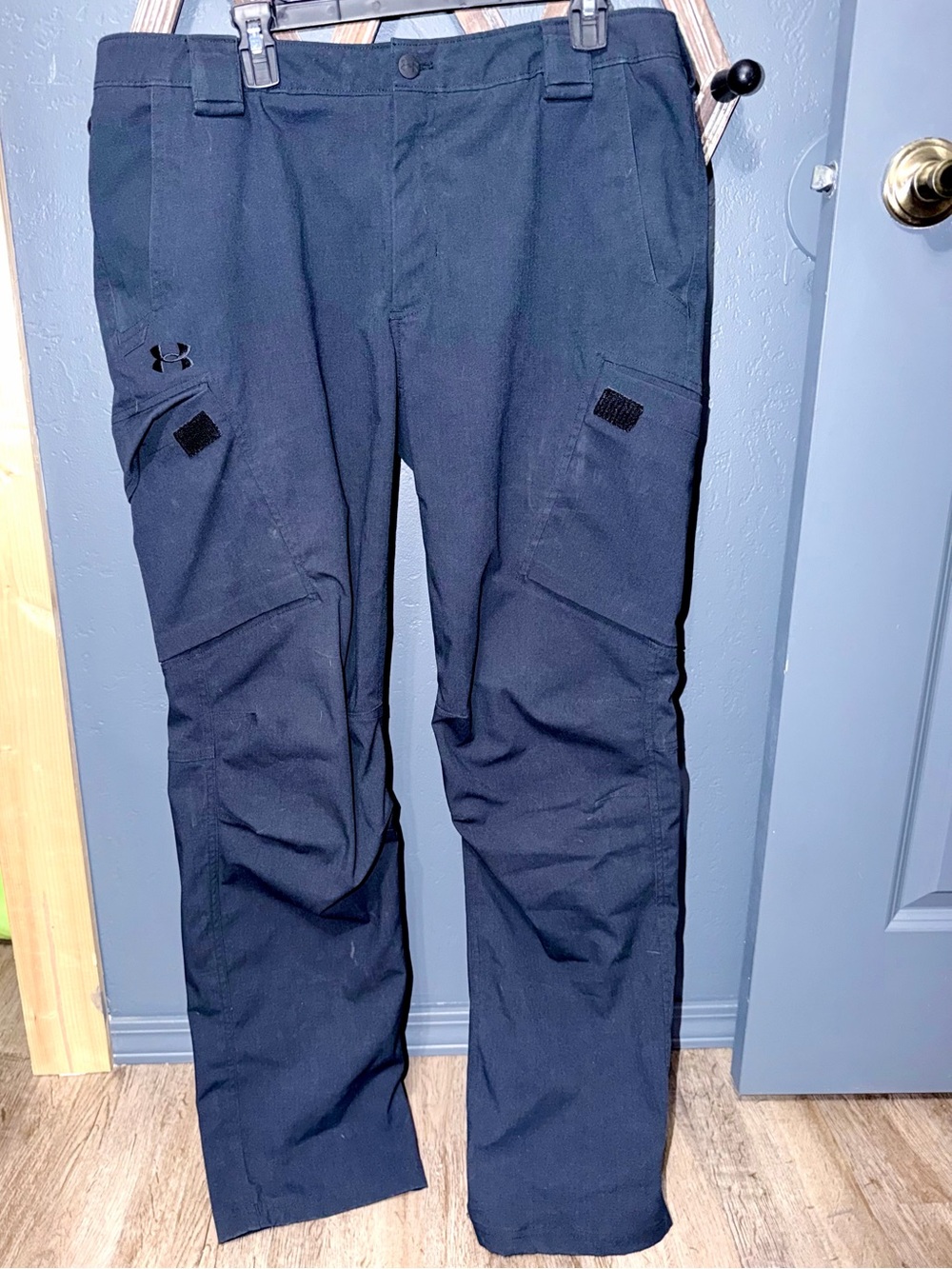 Under Armour Men's Navy Cargo Pants with Side Pockets